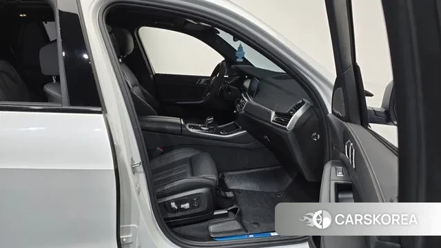 BMW X5 (G05) 2023 Белый из Кореи, фото 2