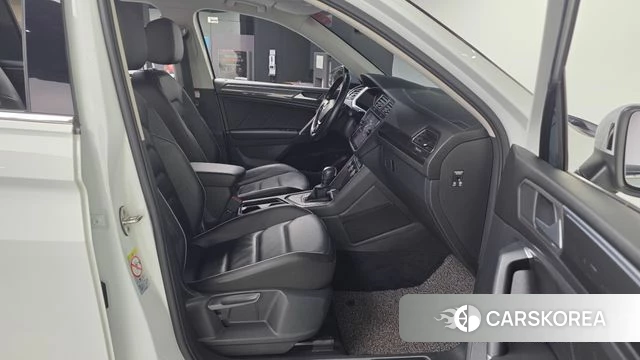 Volkswagen Tiguan Allspace 2020 Белый из Кореи, фото 2