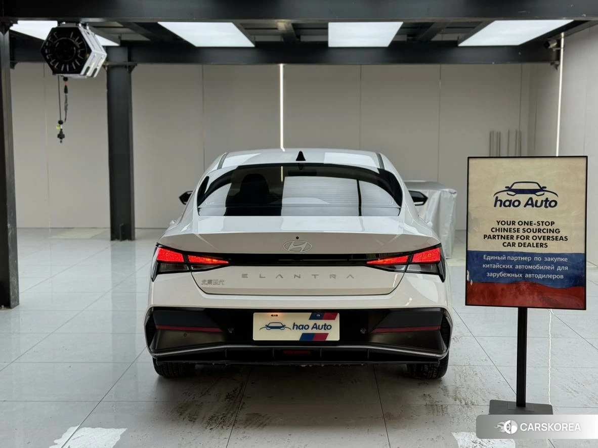 Hyundai Elantra 2023 Белый из Китая, фото 2