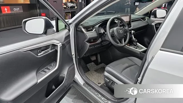 Toyota RAV4 5th Generation 2023 Серебряный из Кореи, фото 2