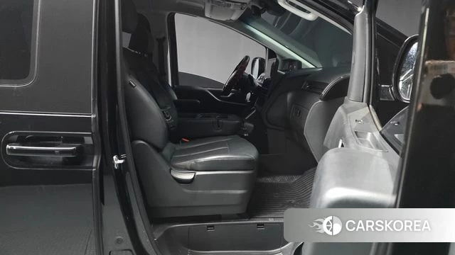 Hyundai Staria 2023 Черный из Кореи, фото 2