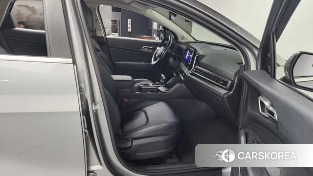 Kia Sportage 5th Generation 2023 Серебристо-серый из Кореи, фото 2