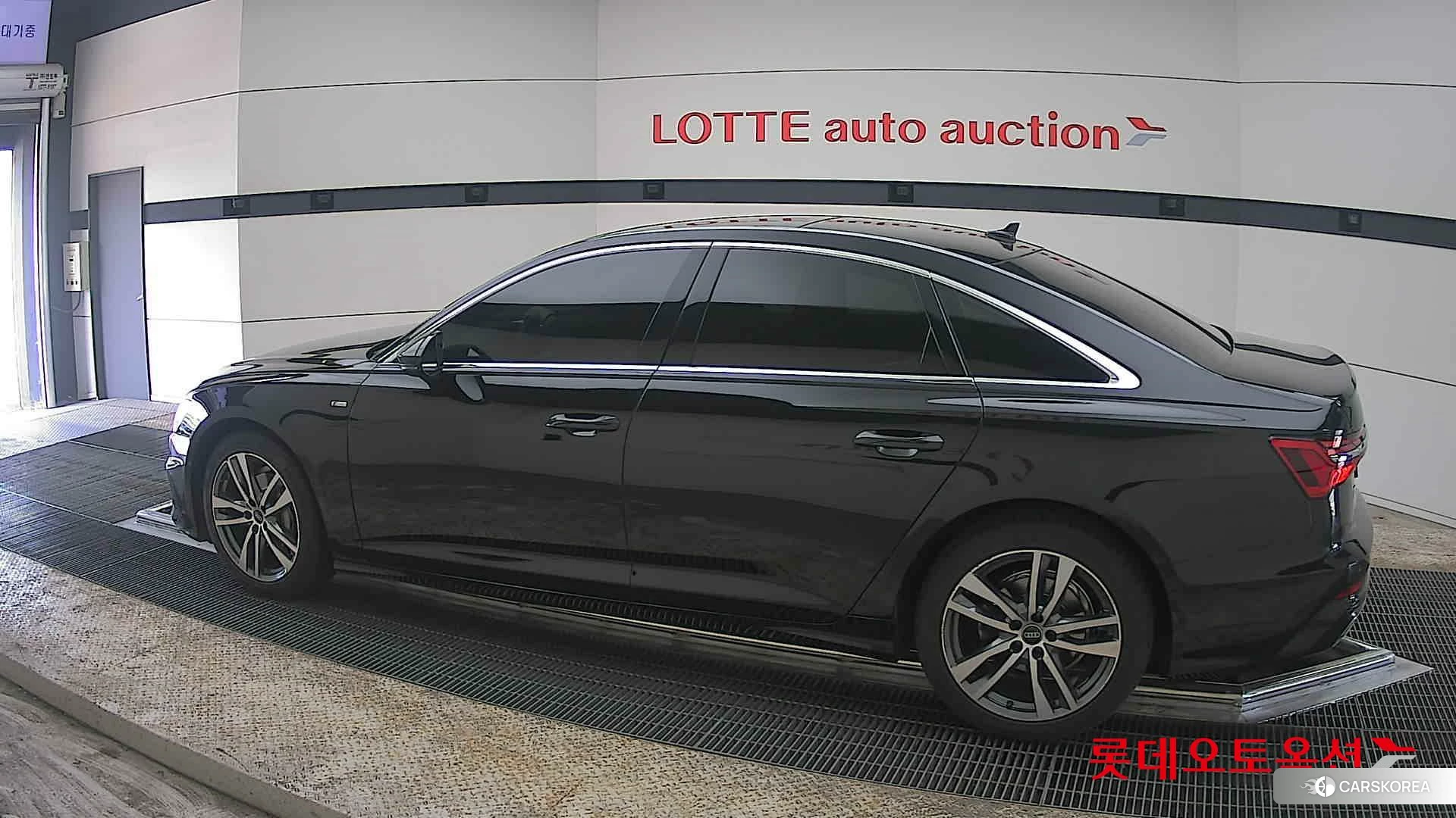 Audi A6 40 TDI quattro 2023 Черный из Кореи, фото 2