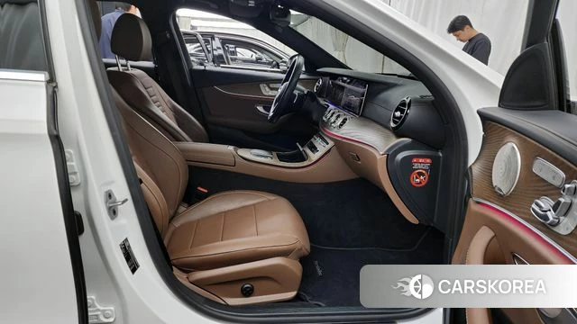 Mercedes-Benz E-Class W213 2021 Белый из Кореи, фото 2