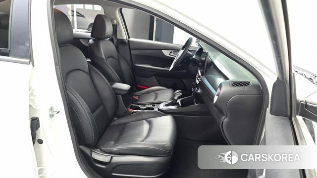 Kia The New K3 2nd generation 2022 Белый из Кореи, фото 2