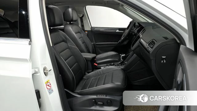 Volkswagen Tiguan second Generation 2022 Белый из Кореи, фото 2