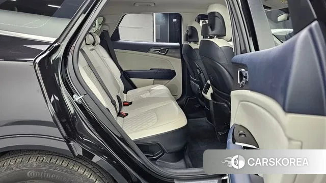 Kia Sportage 5th Generation Hybrid 2023 Черный из Кореи, фото 2