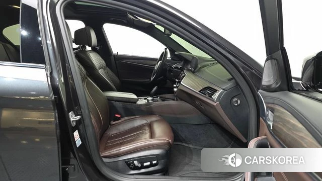 BMW 5 Series (G30) 2020 Серый из Кореи, фото 2