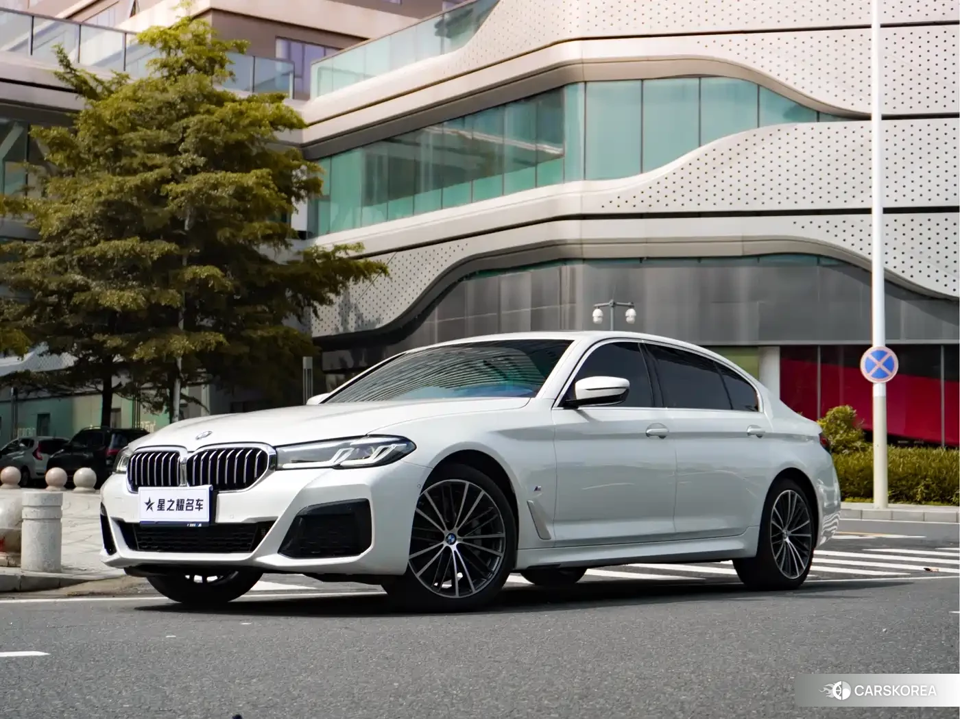 BMW 5 series 2023 Белый из Китая, фото 2