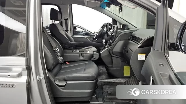 Hyundai Staria 2024 Серебристо-серый из Кореи, фото 2