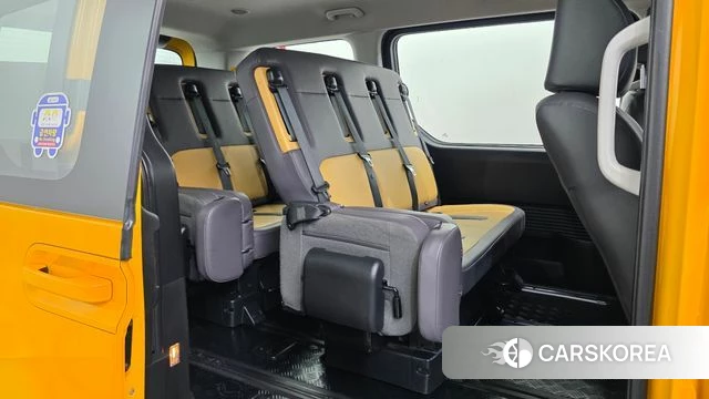 Hyundai Staria 2023 Желтый из Кореи, фото 2