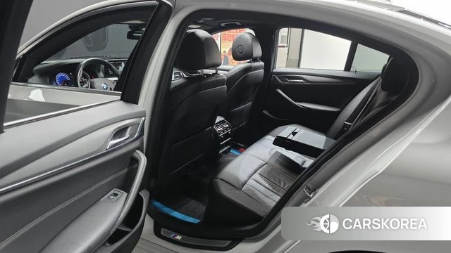 BMW 5 Series (G30) 2018 Белый из Кореи, фото 2