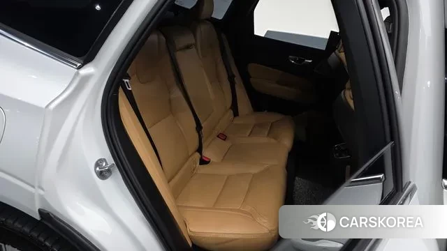 Volvo XC60 second Generation 2023 Белый из Кореи, фото 2