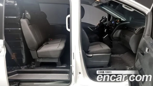 Hyundai Staria 2023 Белый из Кореи, фото 2