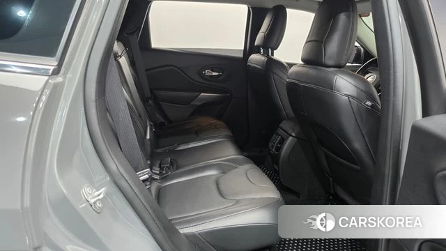 Jeep Cherokee (KL) 2021 Серебристо-серый из Кореи, фото 2