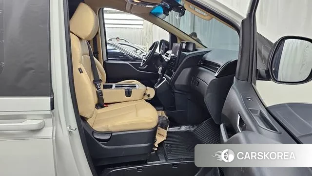 Hyundai Staria 2023 Белый из Кореи, фото 2