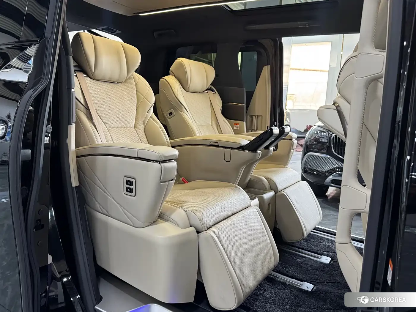 Toyota Vellfire 2024 Черный из Китая, фото 2