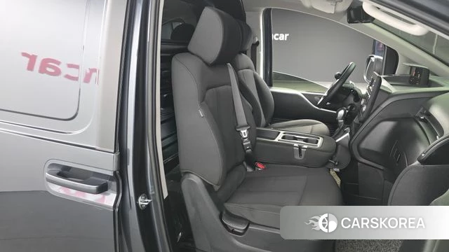 Hyundai Staria 2024 Черный из Кореи, фото 2