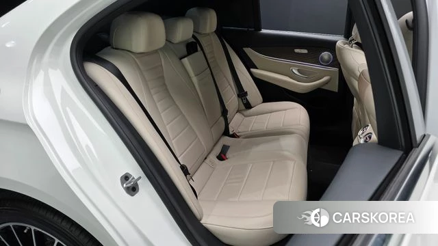 Mercedes-Benz E-Class W213 2022 Белый из Кореи, фото 2