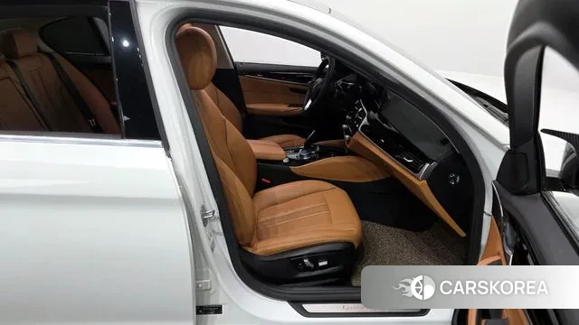 BMW 5 Series (G30) 2020 Белый из Кореи, фото 2