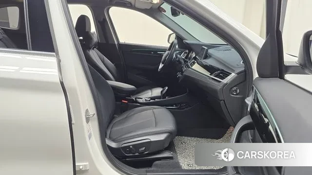 BMW X1 (F48) 2022 Белый из Кореи, фото 2