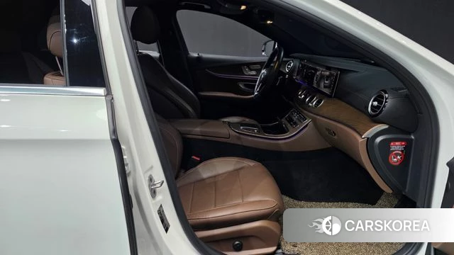 Mercedes-Benz E-Class W213 2021 Белый из Кореи, фото 2