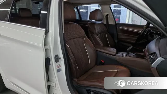 BMW 5 Series (G30) 2019 Белый из Кореи, фото 2