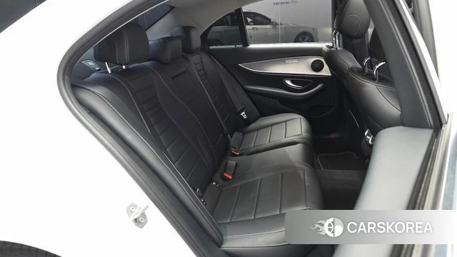 Mercedes-Benz E-Class W213 2018 Белый из Кореи, фото 2