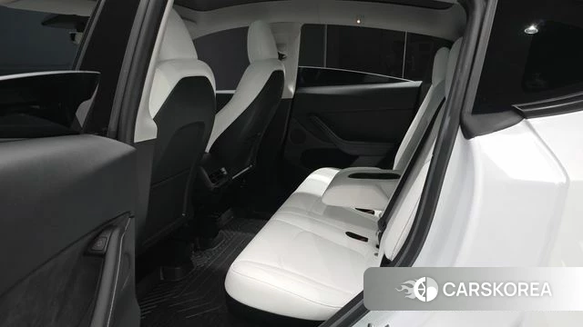 Tesla Model Y 2023 Белый из Кореи, фото 2