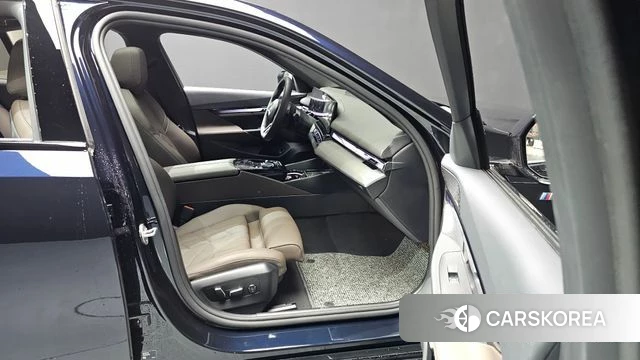 BMW 5 Series (G60) 2025 Синий из Кореи, фото 2