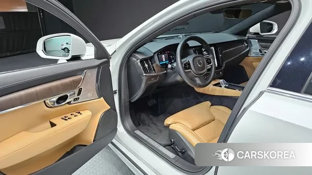 Volvo S90 2023 Белый из Кореи, фото 2