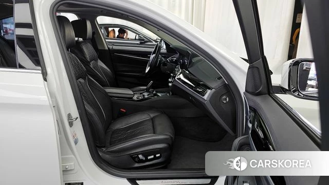 BMW 5 Series (G30) 2019 Белый из Кореи, фото 2