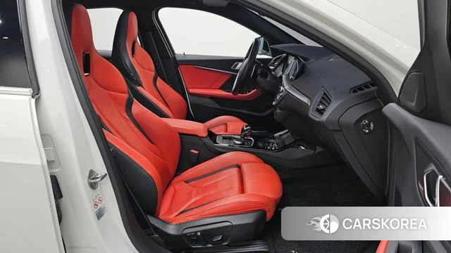 BMW 1 Series (F40) 2021 Белый из Кореи, фото 2