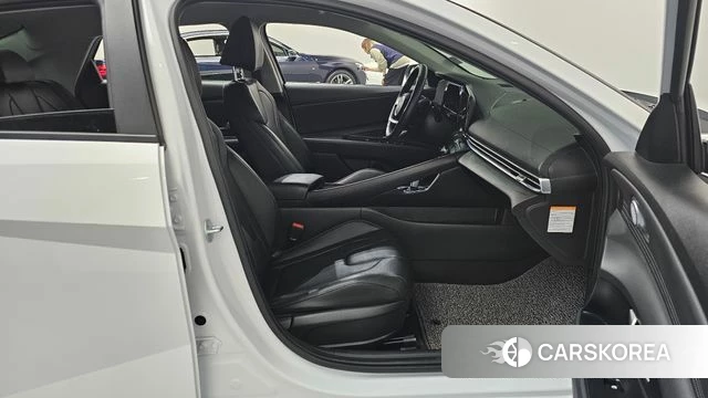 Hyundai The New Avante Hybrid (CN7) 2024 Белый из Кореи, фото 2