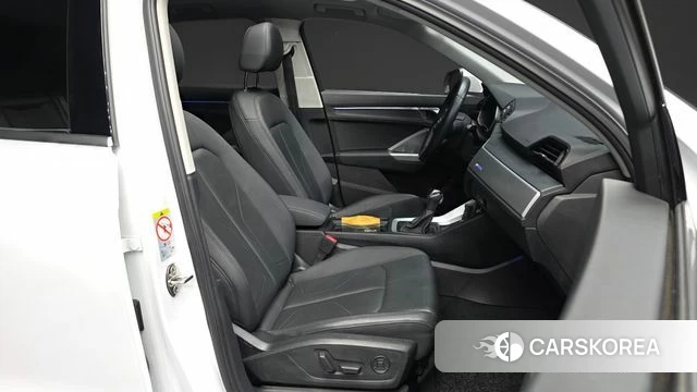 Audi Q3 (F3) 2020 Белый из Кореи, фото 2