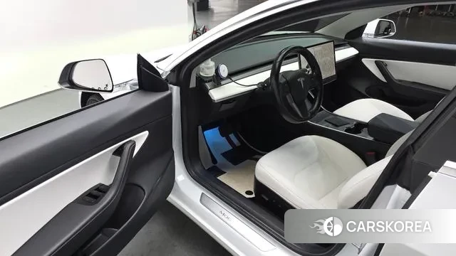 Tesla Model 3 2020 Белый из Кореи, фото 2