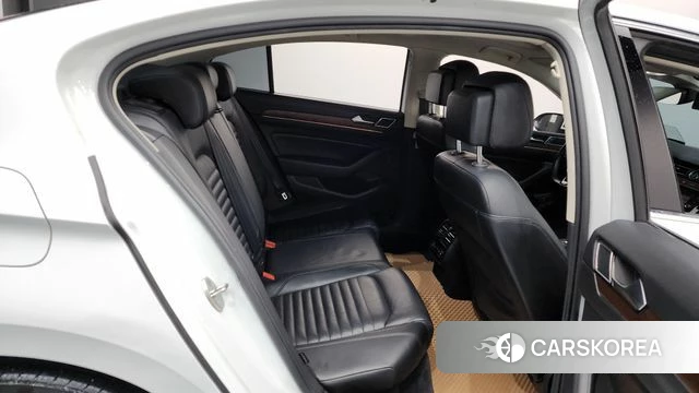Volkswagen Passat GT (B8) 2018 Белый из Кореи, фото 2
