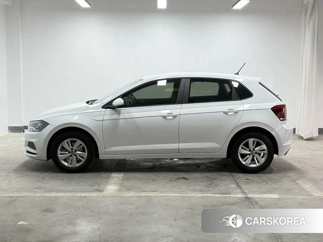 Volkswagen Polo 2023 Белый из Китая, фото 2