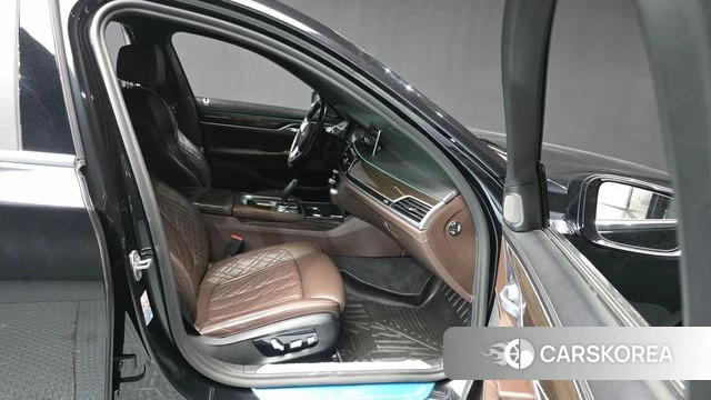 BMW 7 Series (G11) 2021 Черный из Кореи, фото 2