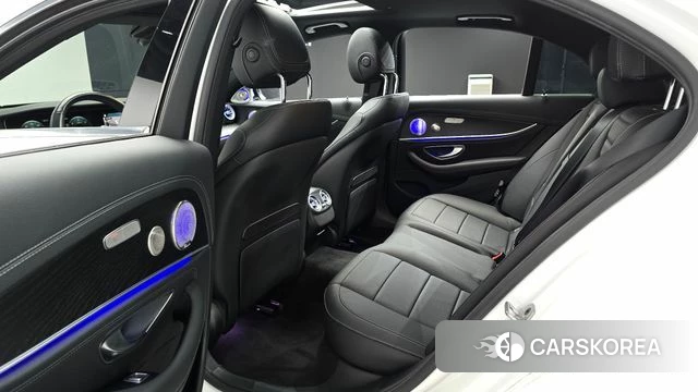 Mercedes-Benz E-Class W213 2022 Белый из Кореи, фото 2