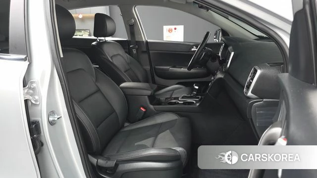 Kia Sportage The Bold 2021 Серебряный из Кореи, фото 2