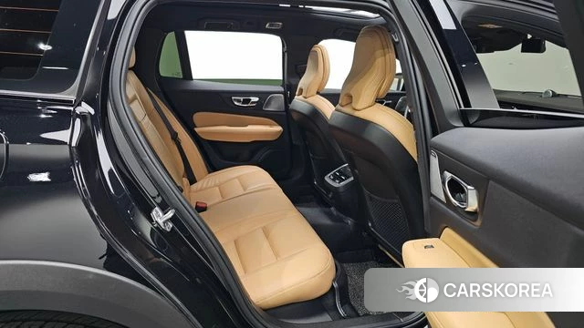 Volvo V60 Cross-Country 2nd Generation 2021 Черный из Кореи, фото 2