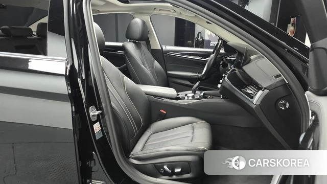 BMW 5 Series (G30) 2019 Черный из Кореи, фото 2