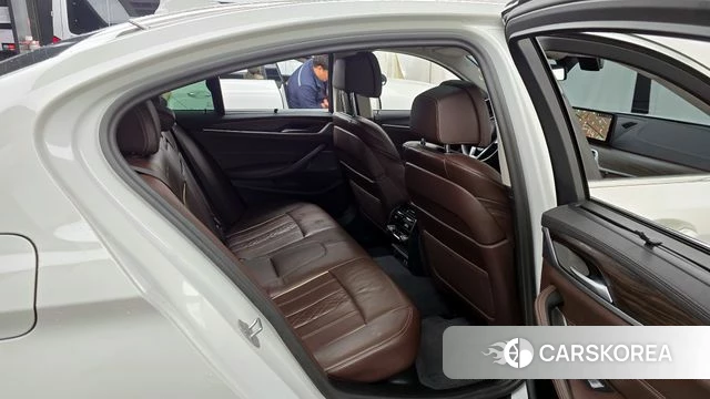 BMW 5 Series (G30) 2023 Белый из Кореи, фото 2