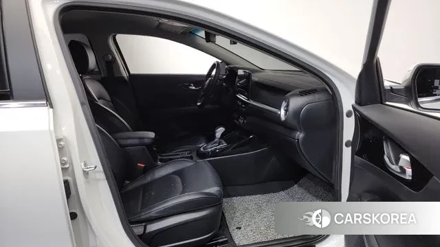 Kia The New K3 2nd generation 2022 Белый из Кореи, фото 2