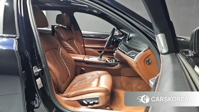 BMW 7 Series (G11) 2019 Черный из Кореи, фото 2
