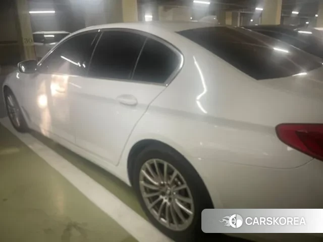 BMW 5 Series (G30) 2019 Белый из Кореи, фото 2