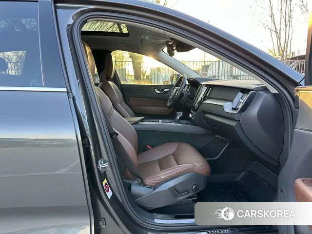Volvo XC60 2019 Темно-серый из Китая, фото 2
