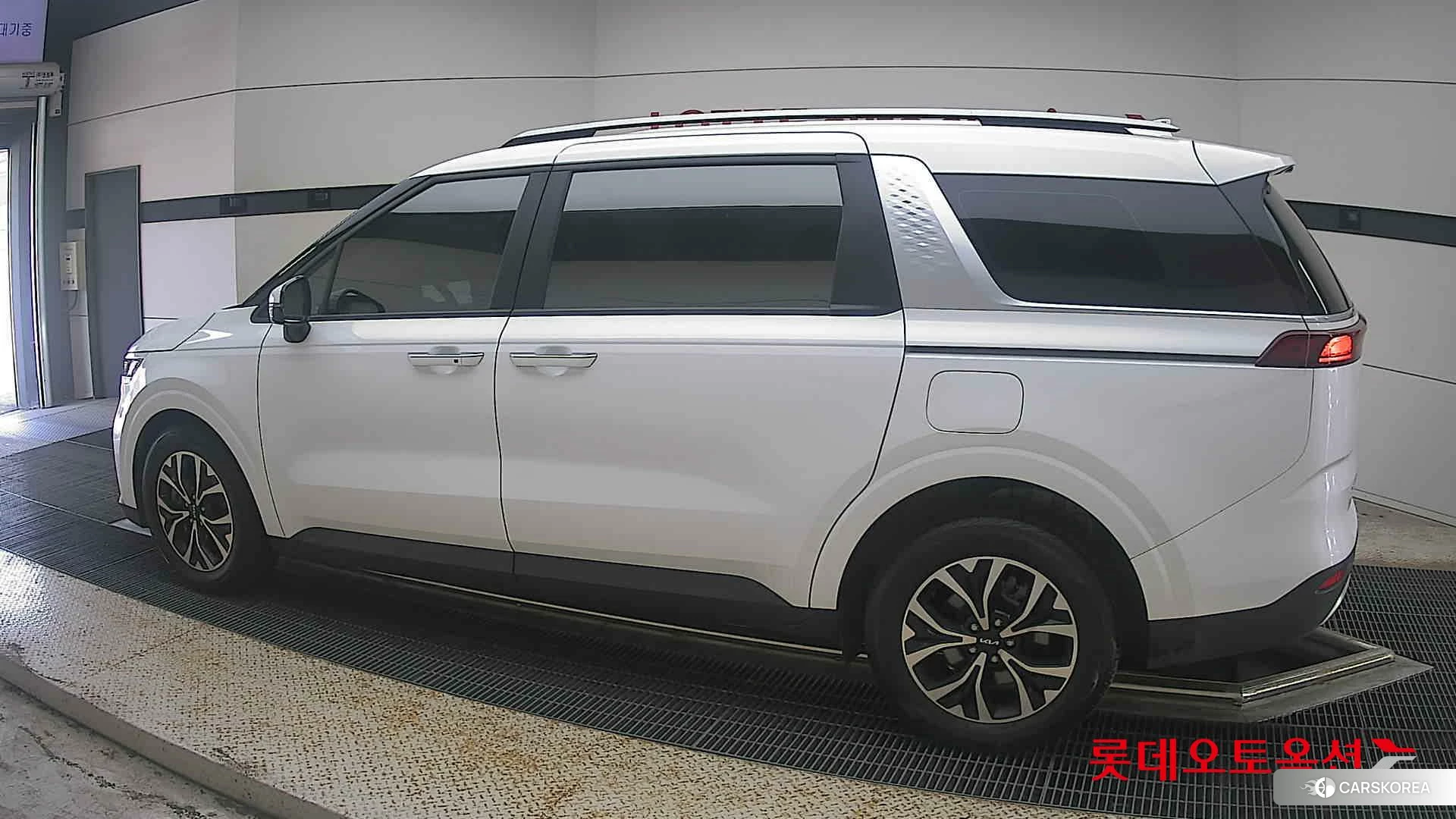 Kia Carnival 2023 Белый из Кореи, фото 2