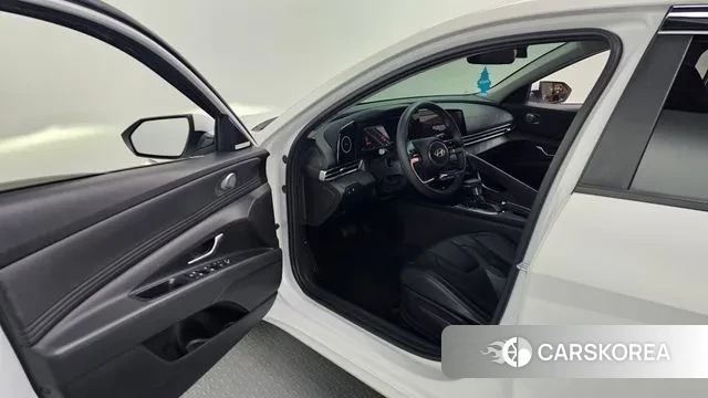 Hyundai The New Avante (CN7) 2023 Белый из Кореи, фото 2